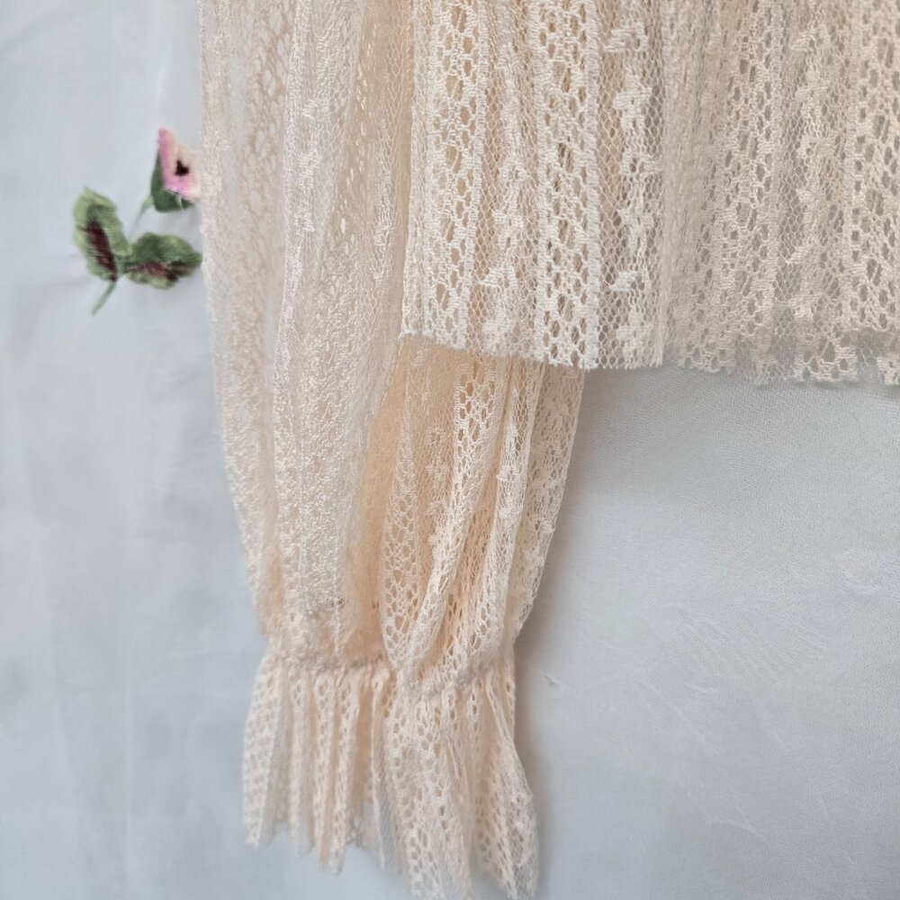 Forever 21* Vintage-Inspired Ruffled Trim Sheer Lace Top* Size: S - Picture 2 of 6